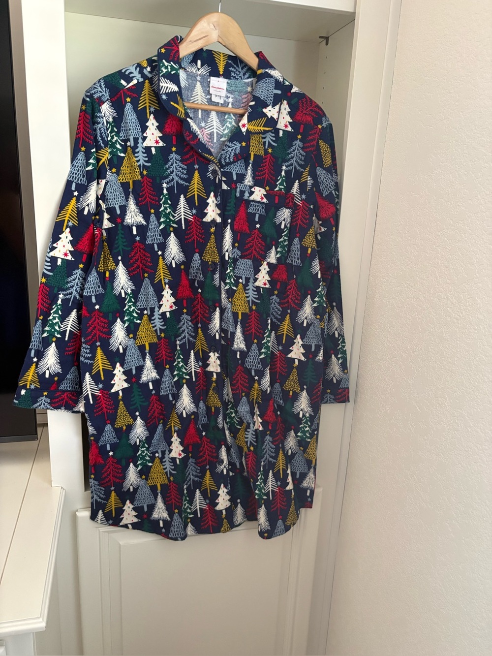 Hanna Andersson Christmas Holiday Flannel Nightshirt Twinkly Trees on Navy" M